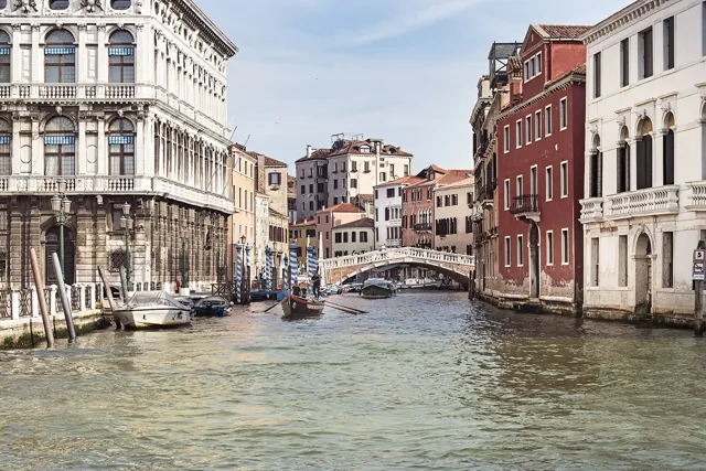 Canale_di_Cannaregio_-_Viewed_from_Grand_Canal.jpg
